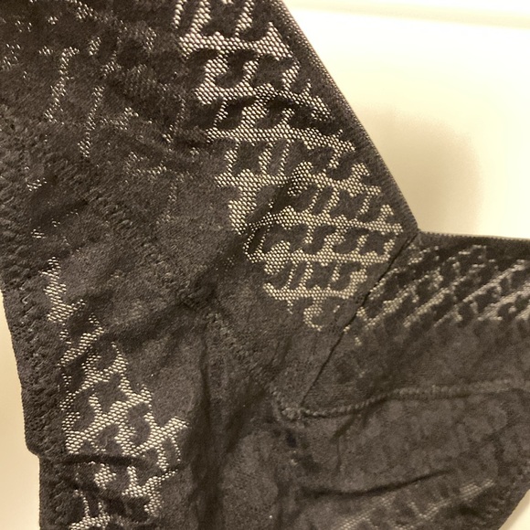 🖤🖤 SKIMS THONG 🖤🖤 - Picture 2 of 4